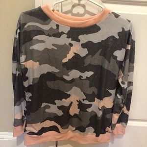 Long sleeve cameo sweater